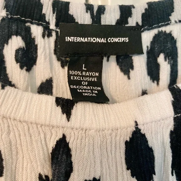 I.N.C Black & White Top Size L - Picture 2 of 9